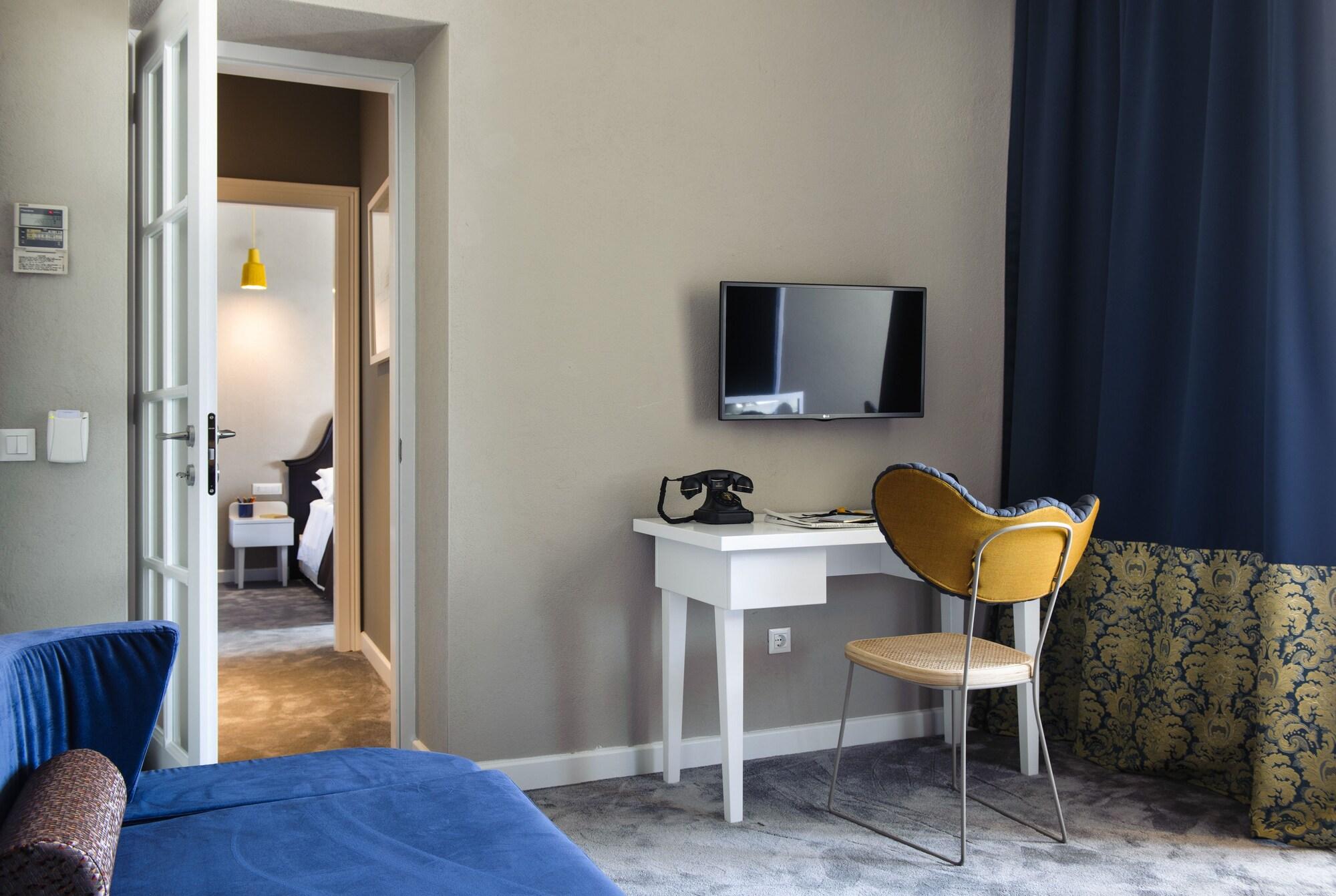 เซ็นจูรี 12 เฮอริเทจ โฮเต็ล Hotel โตรกีร์ ภายนอก รูปภาพ