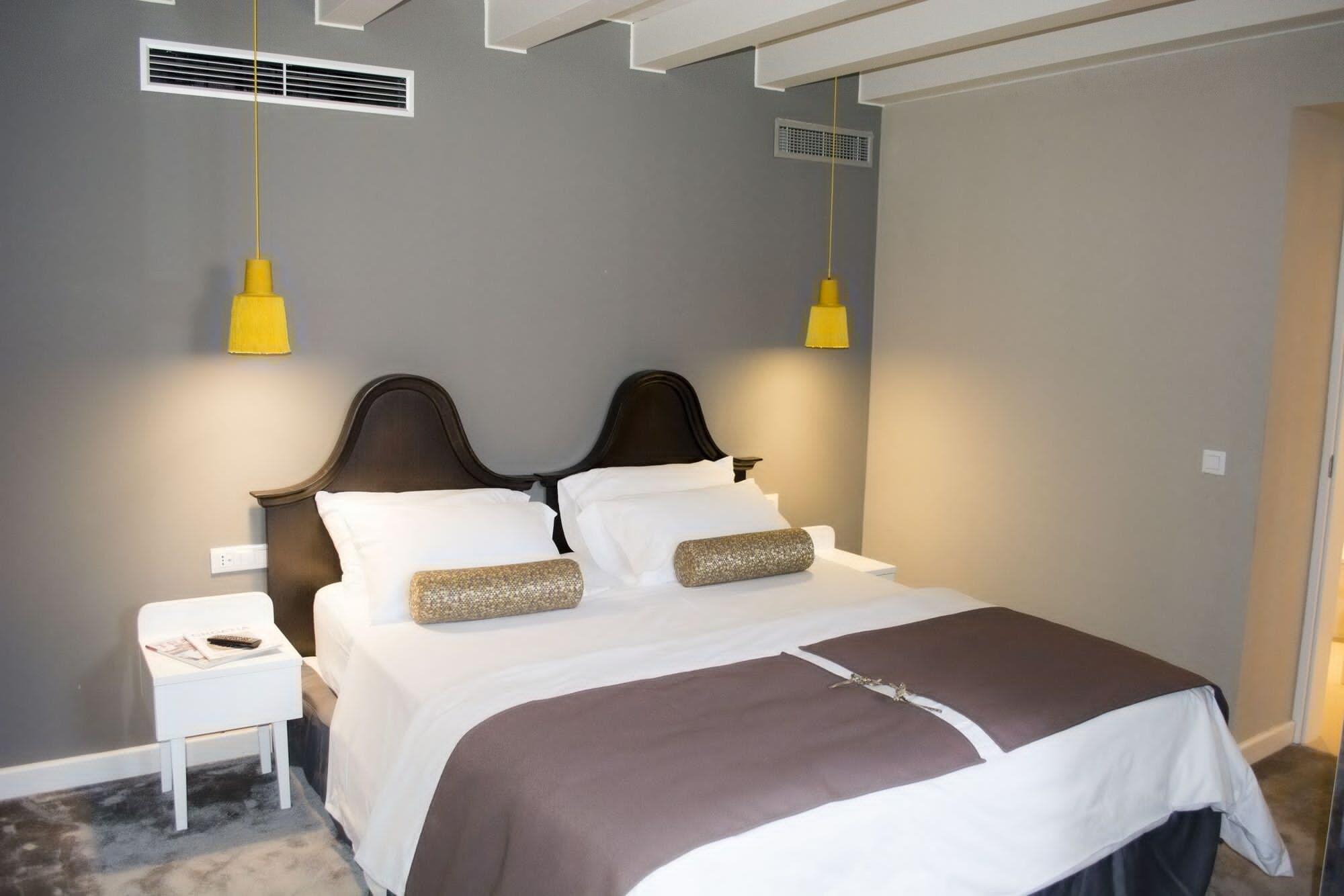 เซ็นจูรี 12 เฮอริเทจ โฮเต็ล Hotel โตรกีร์ ภายนอก รูปภาพ
