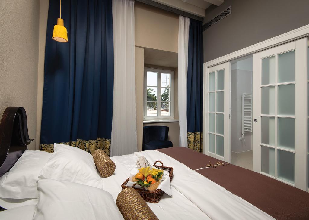 เซ็นจูรี 12 เฮอริเทจ โฮเต็ล Hotel โตรกีร์ ภายนอก รูปภาพ